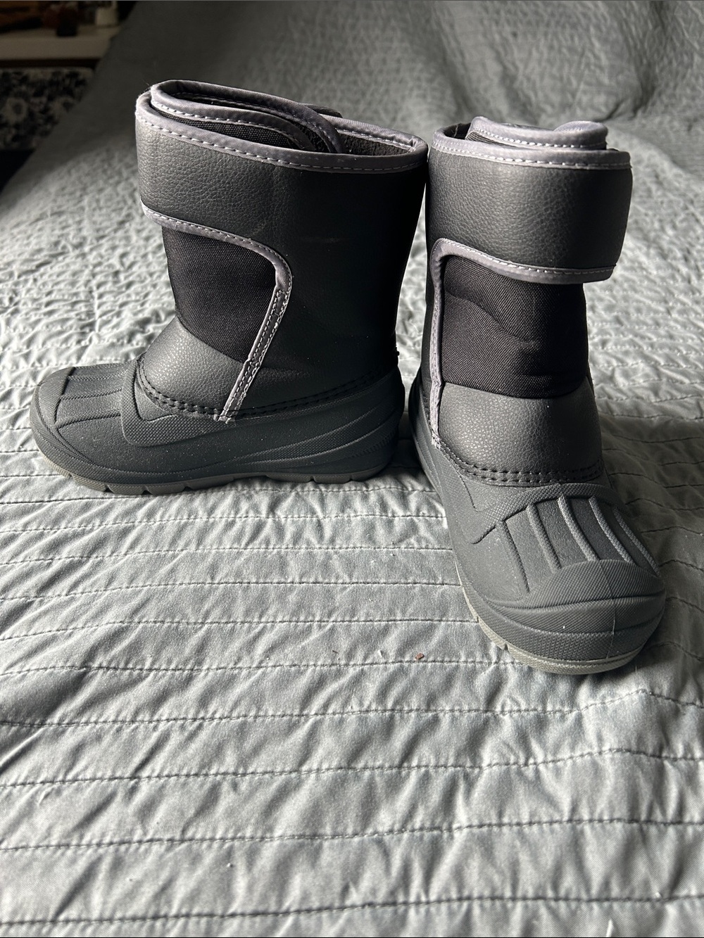 Cat & Jack size 11 snow boots